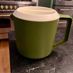 Vintage Rubbermaid Avocado green 1 1/2 quart Pitcher